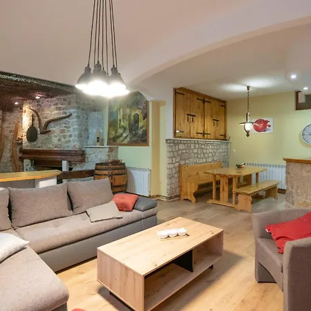 With Fireplace 10 Vikendica