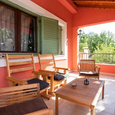 With Fireplace 10 * Grubine