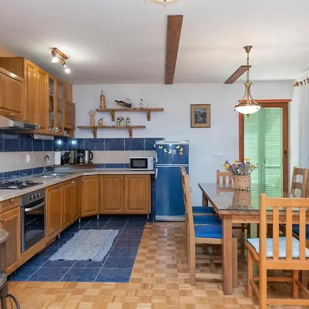 With Fireplace 10 * Grubine