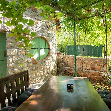 With Fireplace 10 Vikendica