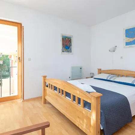 With Fireplace 10 Vikendica *