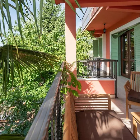 With Fireplace 10 Vikendica