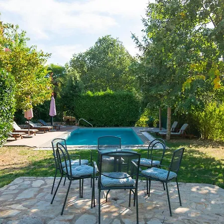 With Fireplace 10 Vikendica