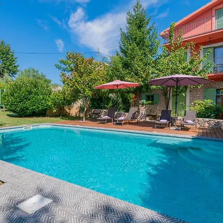 With Fireplace 10 Grubine