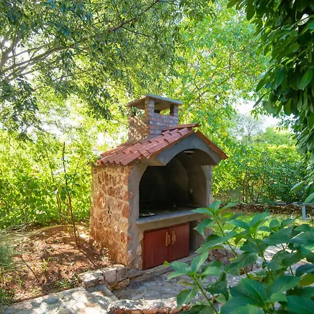 With Fireplace 10 * Grubine