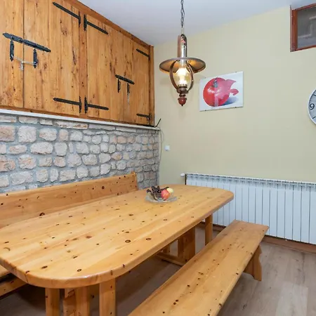 With Fireplace 10 Grubine