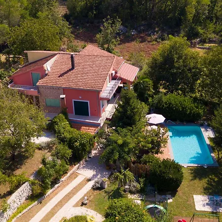 With Fireplace 10 * Grubine