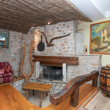 With Fireplace 10 Vikendica