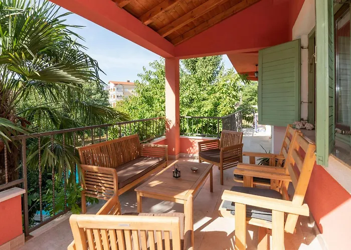 With Fireplace 10 Grubine