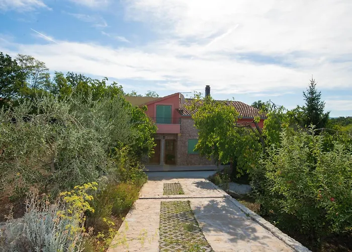 With Fireplace 10 Grubine