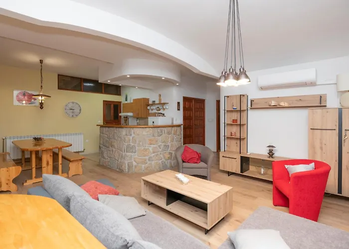 With Fireplace 10 Tatil Evi Grubine