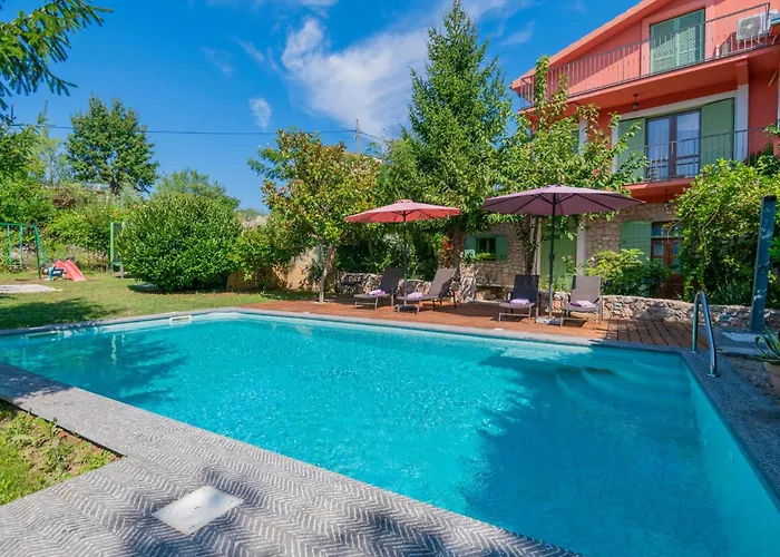 With Fireplace 10 Grubine