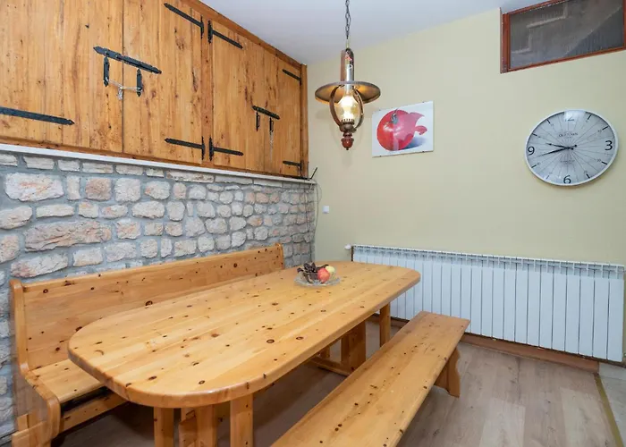 With Fireplace 10 Grubine